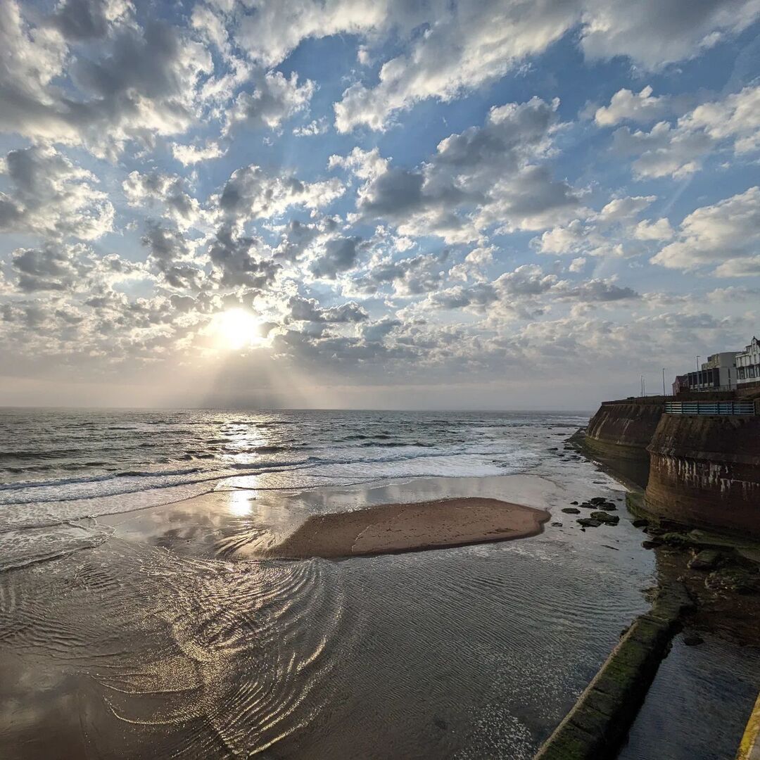 Up not long after sunrise this morning and caught this beautiful view

#whitleybay #sunrise #clouds #sea #livingbythewater