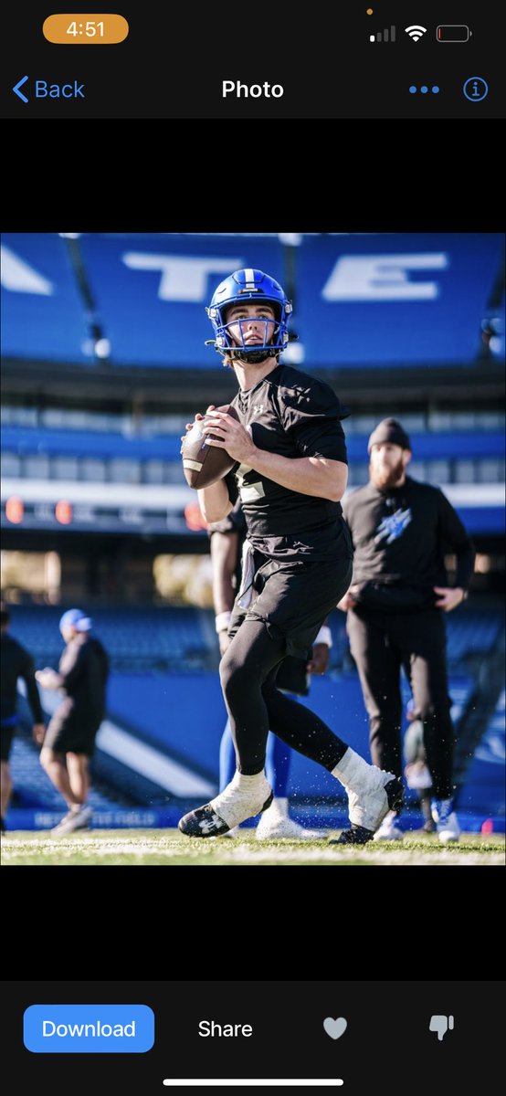 6’2 200lbs 

Transfer Quarterback ( Dm for film )

4 years of eligibility!!