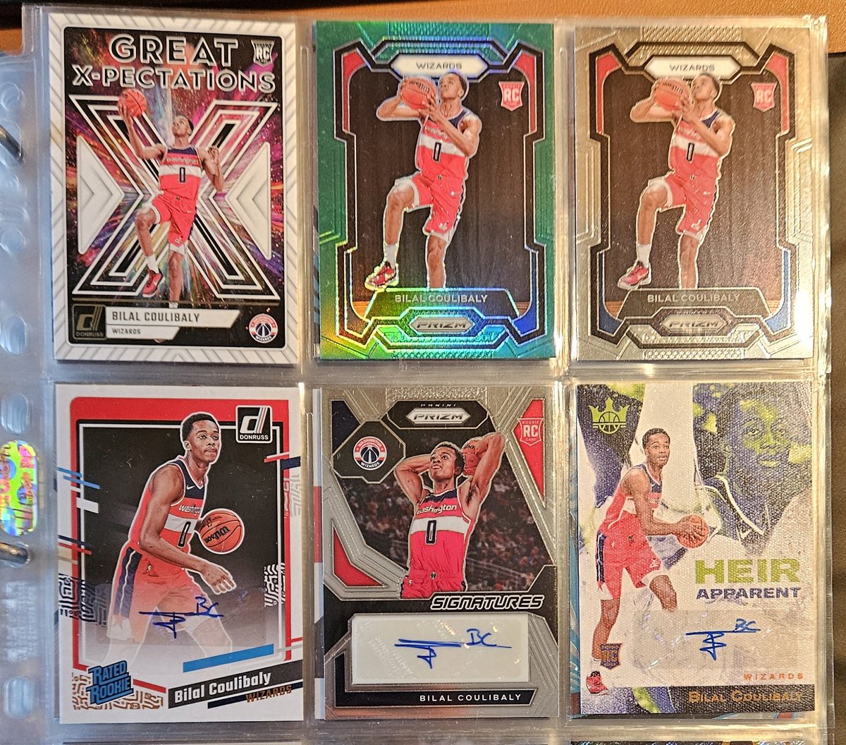 VHottelart's tweet image. Ca commence à faire joli dans un classeur comme dirait @Gylbret !

Cc @balleronthewall @RealSports_Geek !!

Ma petite collection de &quot;Bilaaaaaaaal&quot; commence ! Hâte de suivre sa carrière ! @Bilaal_6 @bilalcoulifr 

Gros shootout au travail monstrueux de @ZetawC

#nbacardsaddict