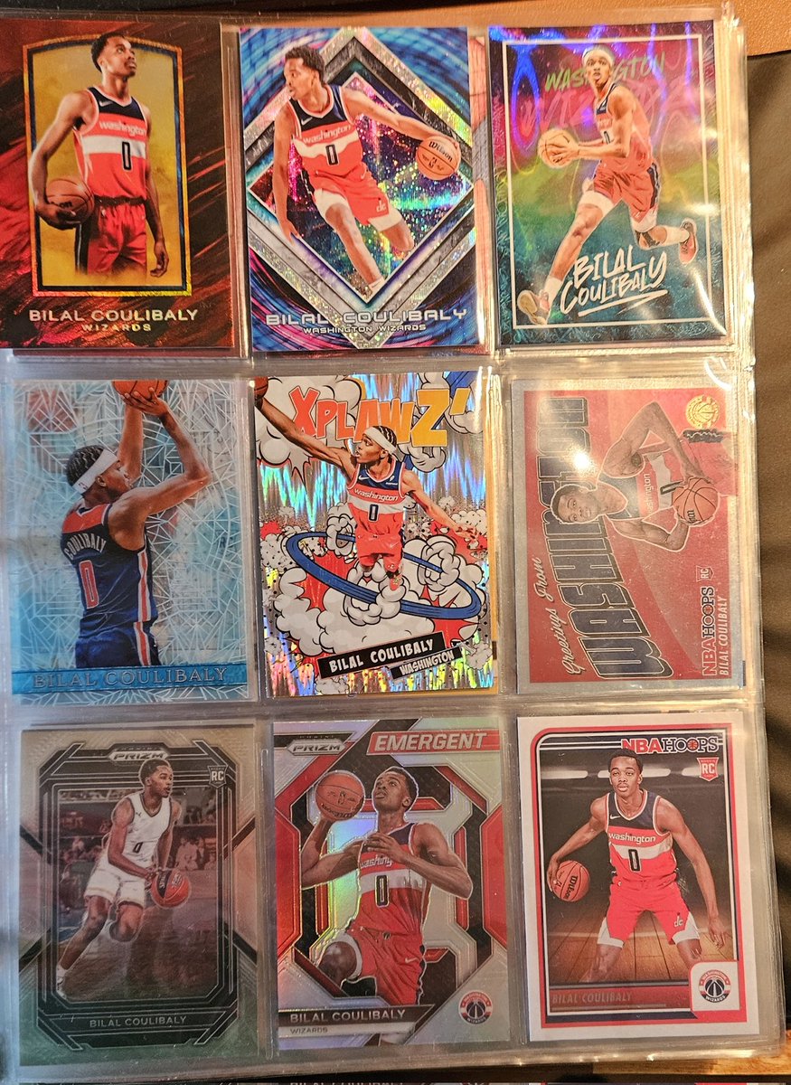 VHottelart's tweet image. Ca commence à faire joli dans un classeur comme dirait @Gylbret !

Cc @balleronthewall @RealSports_Geek !!

Ma petite collection de &quot;Bilaaaaaaaal&quot; commence ! Hâte de suivre sa carrière ! @Bilaal_6 @bilalcoulifr 

Gros shootout au travail monstrueux de @ZetawC

#nbacardsaddict