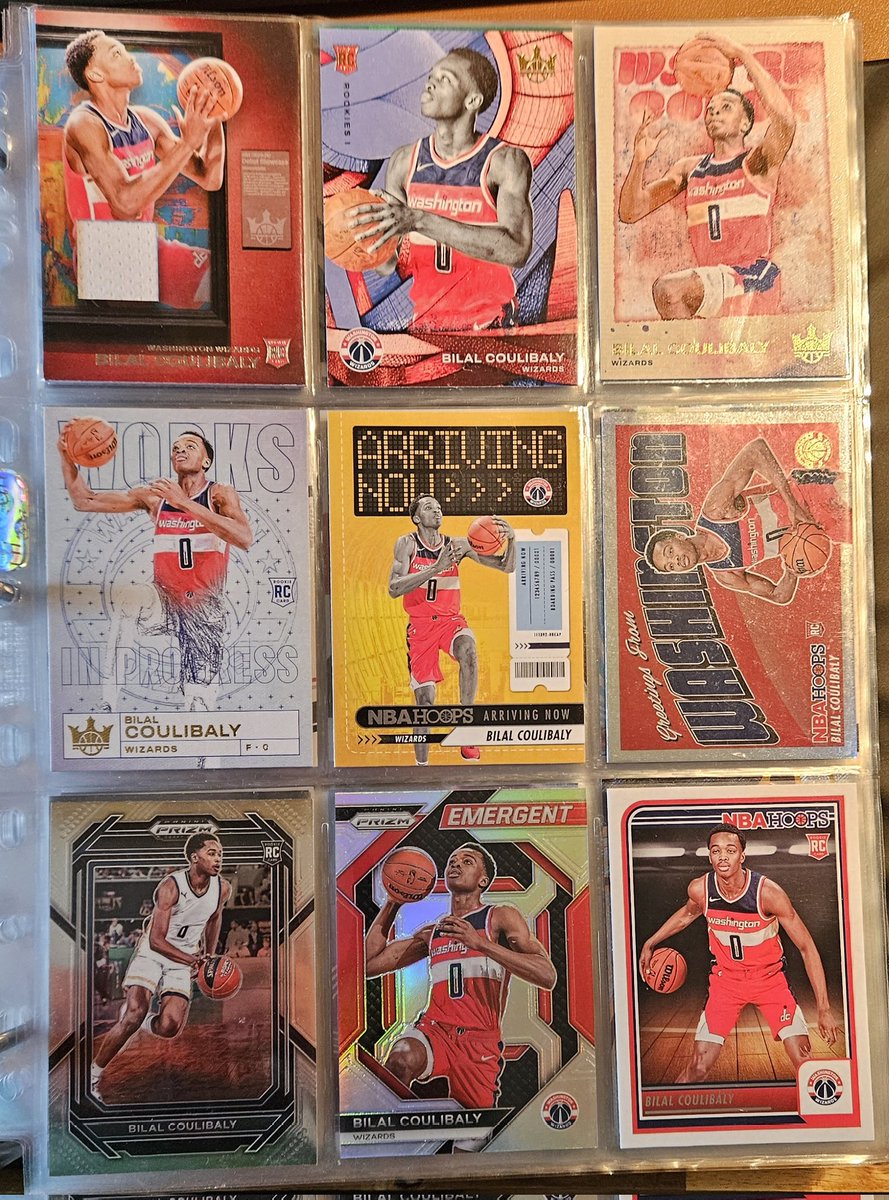 VHottelart's tweet image. Ca commence à faire joli dans un classeur comme dirait @Gylbret !

Cc @balleronthewall @RealSports_Geek !!

Ma petite collection de &quot;Bilaaaaaaaal&quot; commence ! Hâte de suivre sa carrière ! @Bilaal_6 @bilalcoulifr 

Gros shootout au travail monstrueux de @ZetawC

#nbacardsaddict