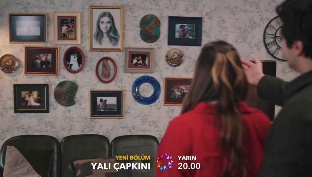 And his drawing of her in the biggest frame in the middle of the wall 🥺 #YalıÇapkını #SeyFer