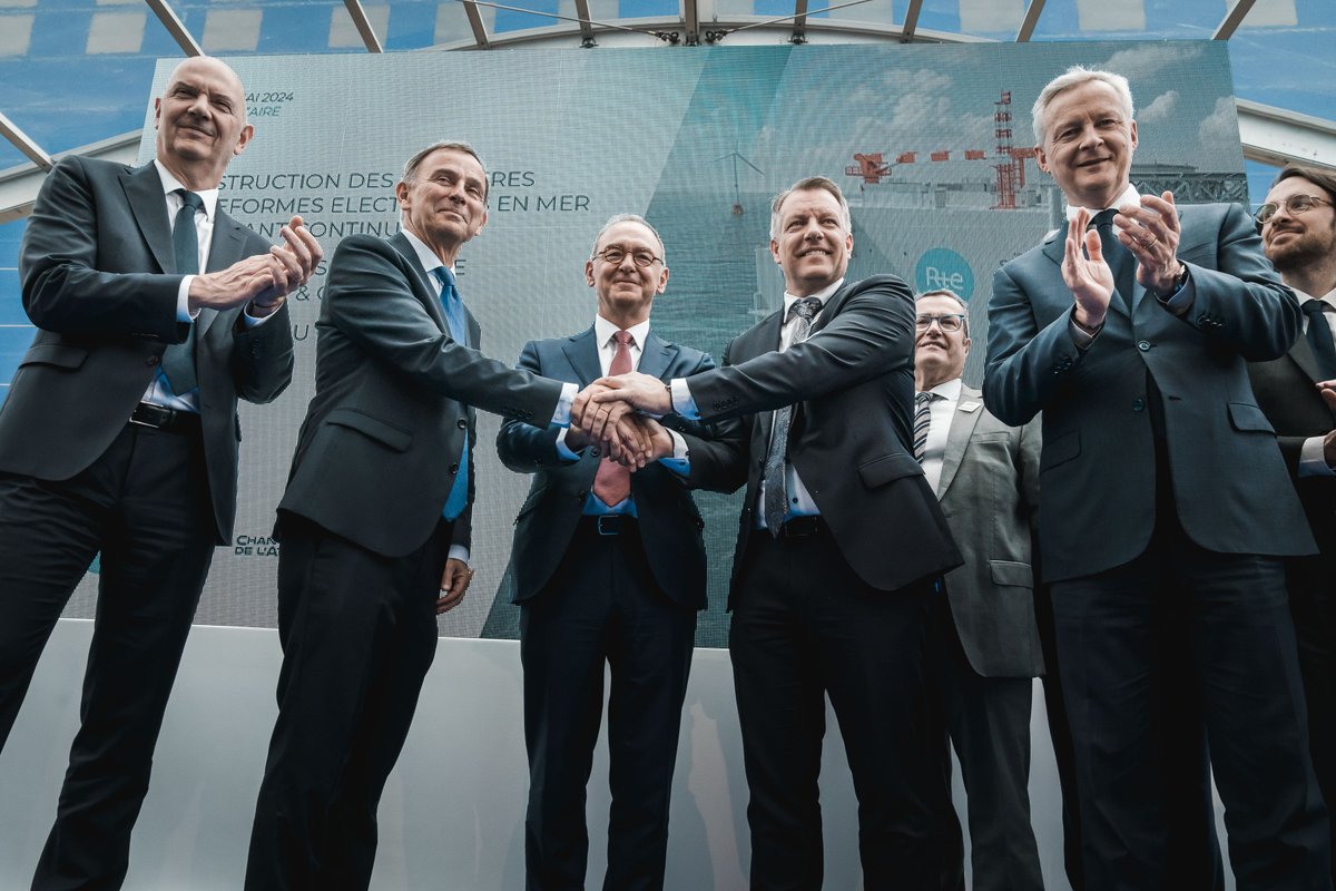 €4.5 billion contract signed to enable the integration of renewable wind power into the French grid, enabled by our pioneering #HVDC technology. ⚡👏🏻🏆🌍 ➡hitachienergy.social/znV #HitachiEnergyPR #HitachiEnergyGridIntegration