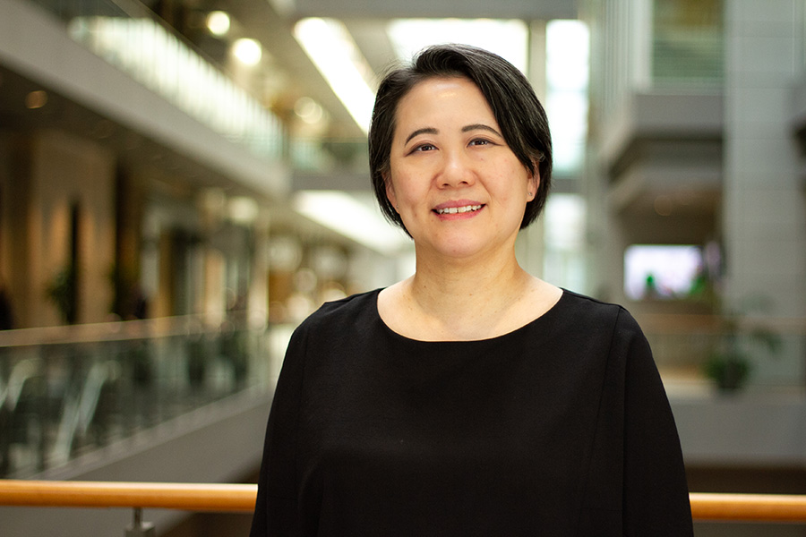 #TeamUHN's Dr. @lillian_siu was inspired to become an oncologist after her mother was diagnosed with breast cancer. Today, she's the 1st Canadian to be named President-Elect for the @AACR! Meet Dr. Siu 👉 bit.ly/3UniEmz