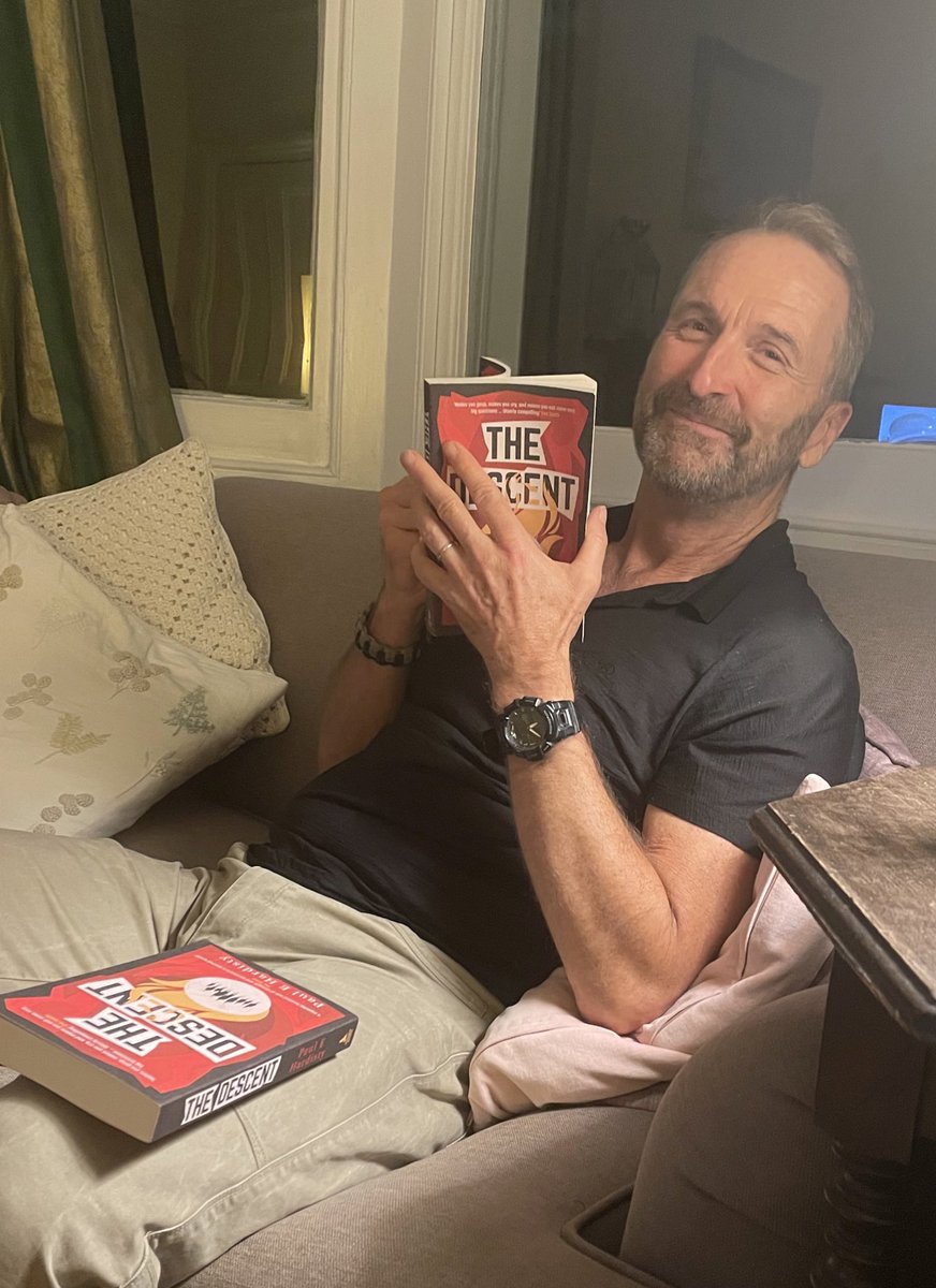 Our amazing @Hardisty_Paul arrived last night at Casa Orenda from Australia! First stop on his book tour! He’s just seen a physical copy of his brilliant new #ClimateCrisis #thriller #TheDescent ❤️