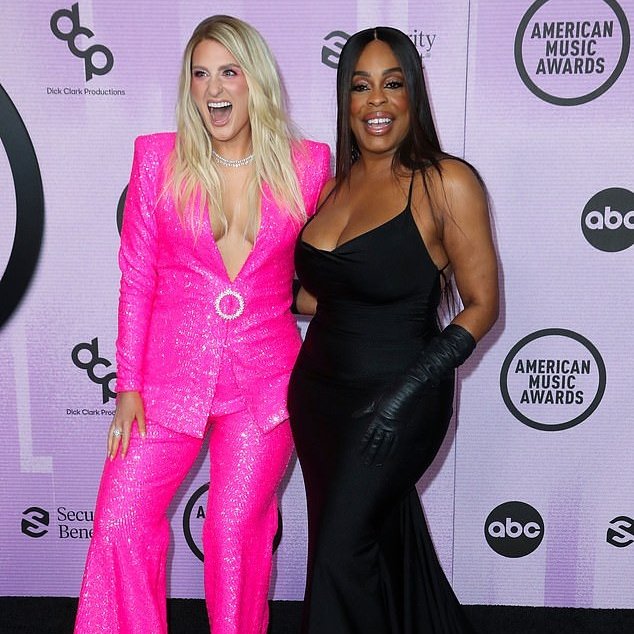 .@Meghan_Trainor will drop a collab with @NiecyNash for hew album 'Timeless'. The track is called 'I Wanna Thank Me' and its predicted to be released on June 6th.