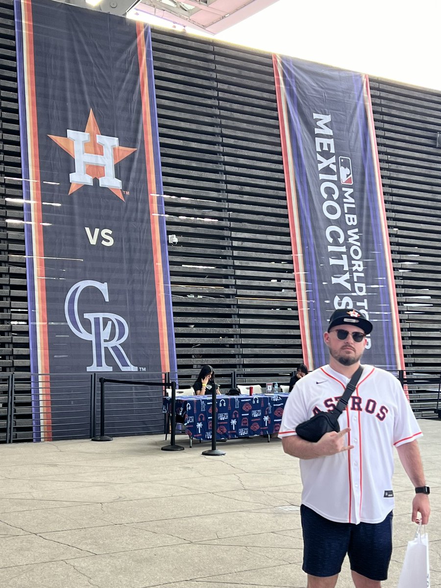 I took my güero to see his @astros in Mexico City because I’m a good wife ⚾️🇲🇽