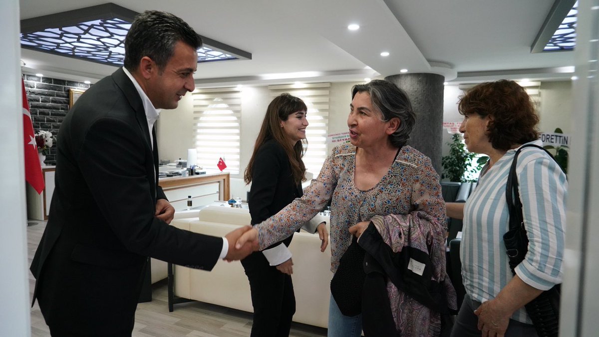 Rosa Kadın Derneği olarak, Sur Belediyesi'ne tebrik ziyaretinde bulunduk. Belediye eş başkanları @GulanOnkol ve @orhan_adnan 'a ve tüm meclis üyelerine başarılar dileriz. @surbelediyesi21