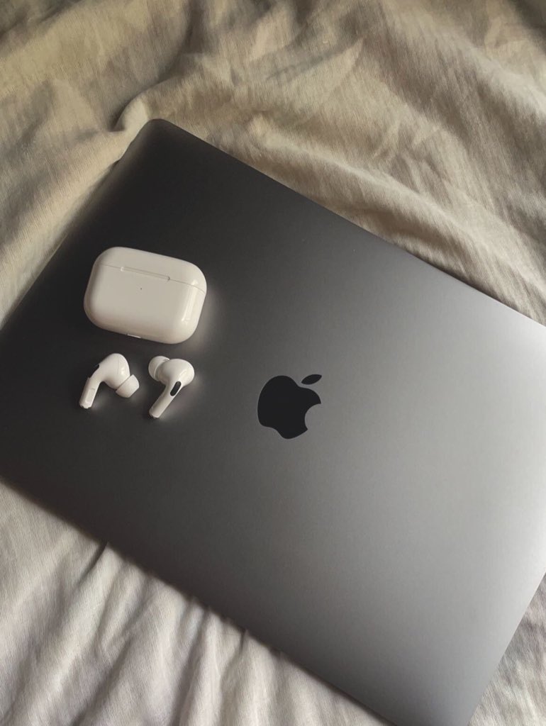 isuoff's tweet image. GM GM ☀️☕️
Happy Thursday mate , 
have a dream weekend with your family 🫡🖤

$PARAM $TRIP $BEYOND $PIXIZ
$SKR $BUBBLE #PIXELPIX $RCADE