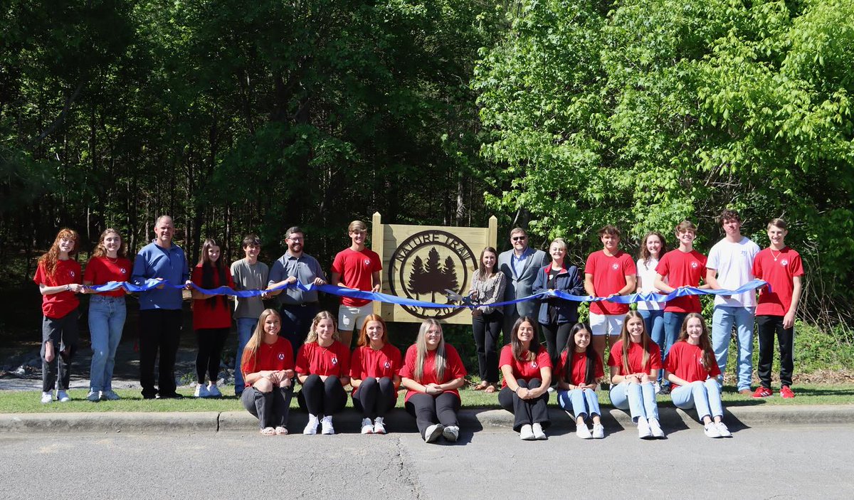 JEFCOED's tweet photo. Mortimer Jordan HS recently hosted a ribbon-cutting ceremony for their new Nature Trail!🌿🦋 This trail is part of an Impact Project led by the school's chapter of the Chick-fil-A Leadership Academy. Congratulations on a job well done!👍 @MJHSbluedevils
📸: Chick-fil-A Gardendale https://t.co/lOnBgsB6pc