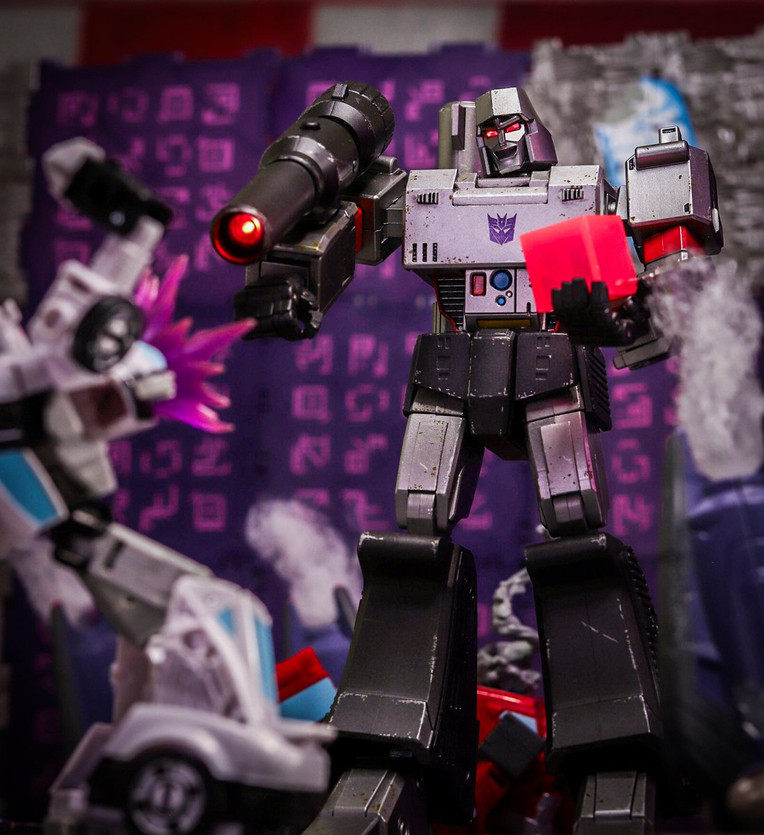 Nothing like a little Tyranny and Energon in the Morning. 
#Megatron #transformers #hasbro #desepticons #yolopark 
@SpringersSword @farblechar @deejay1711 @Caltainty @igotitfigured