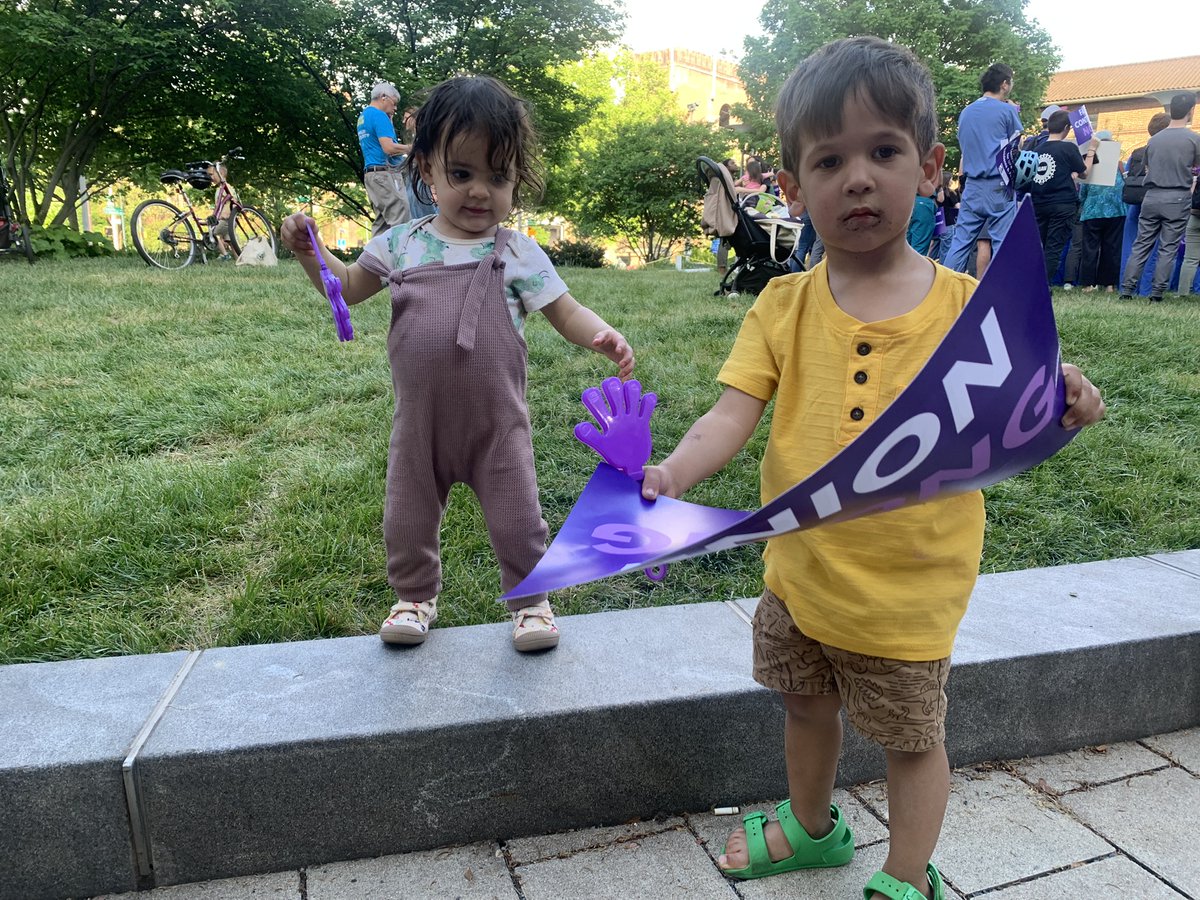 Finished #MayDay yesterday at the @cirseiu rally for a fair contract! Wonderful to stand in solidarity with the members alongside @PhillyAFLCIO, @PhillyCWU, and @PHLafscmeDC47, as well as some of the youngest labor organizers. Unions are good for families, good for everyone.