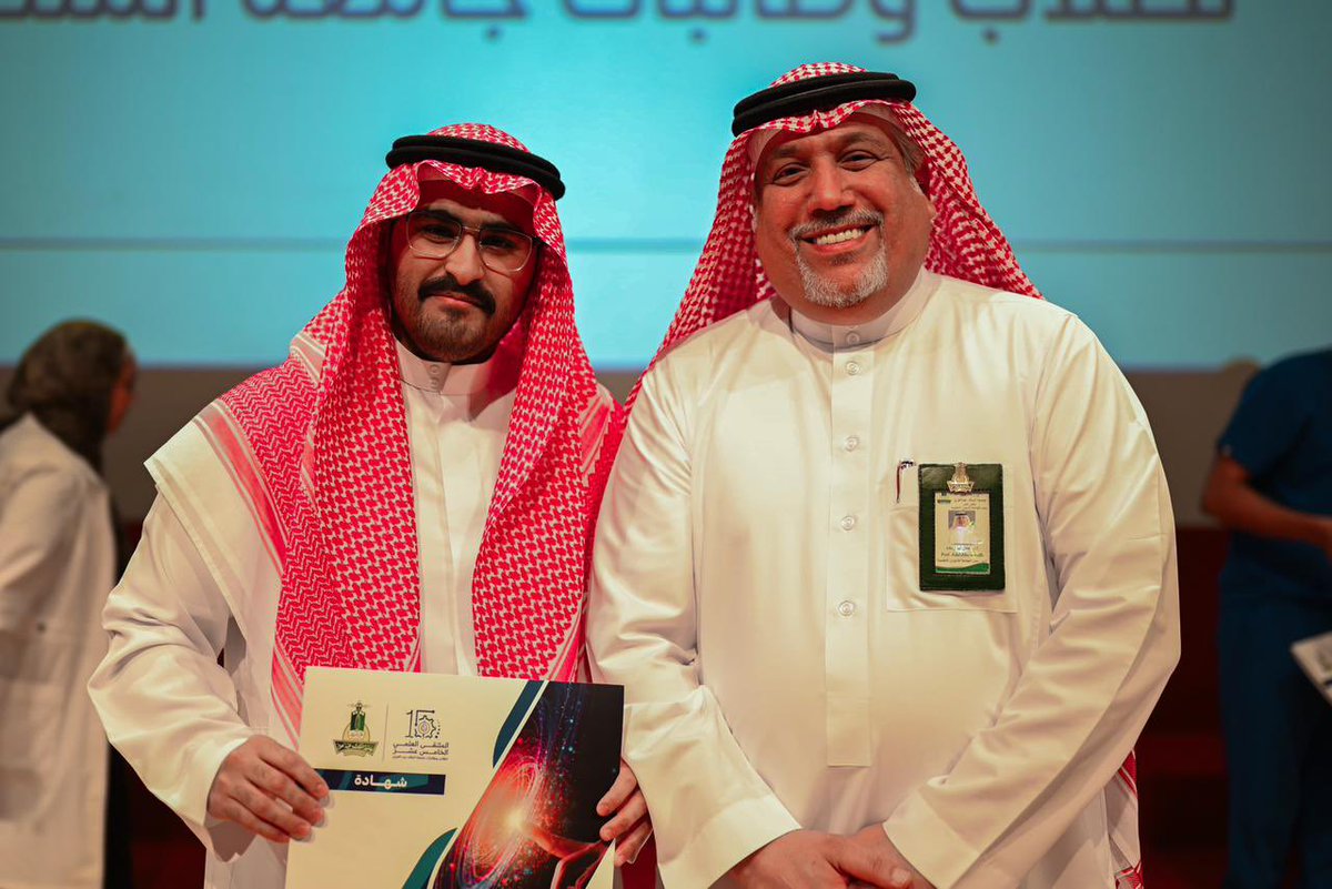 نبارك لزميلنا 🥈بدر البلوي🥈فوزه بالمركز  الثاني في محور الرسم والتصوير بالملتقى العلمي الخامس عشر  

مع خالص دعواتنا له بالتوفيق والنجاح ✨