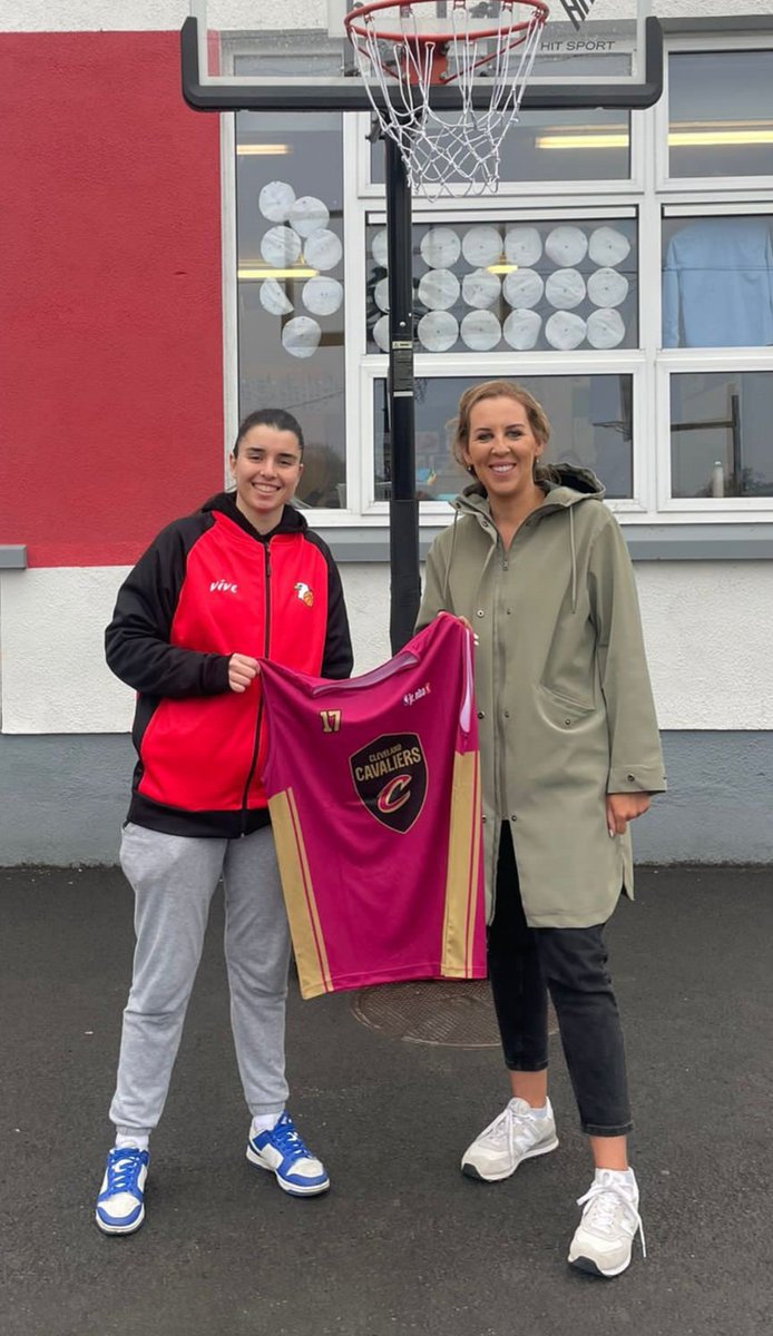 Started our #JnNBA programme in <a href="/straffanschool/">Straffan School</a>, with inclass coaching &amp; kit presentation <a href="/BballIrl/">Basketball Ireland</a> <a href="/KildareSP/">Kildare Sports Partnership</a>