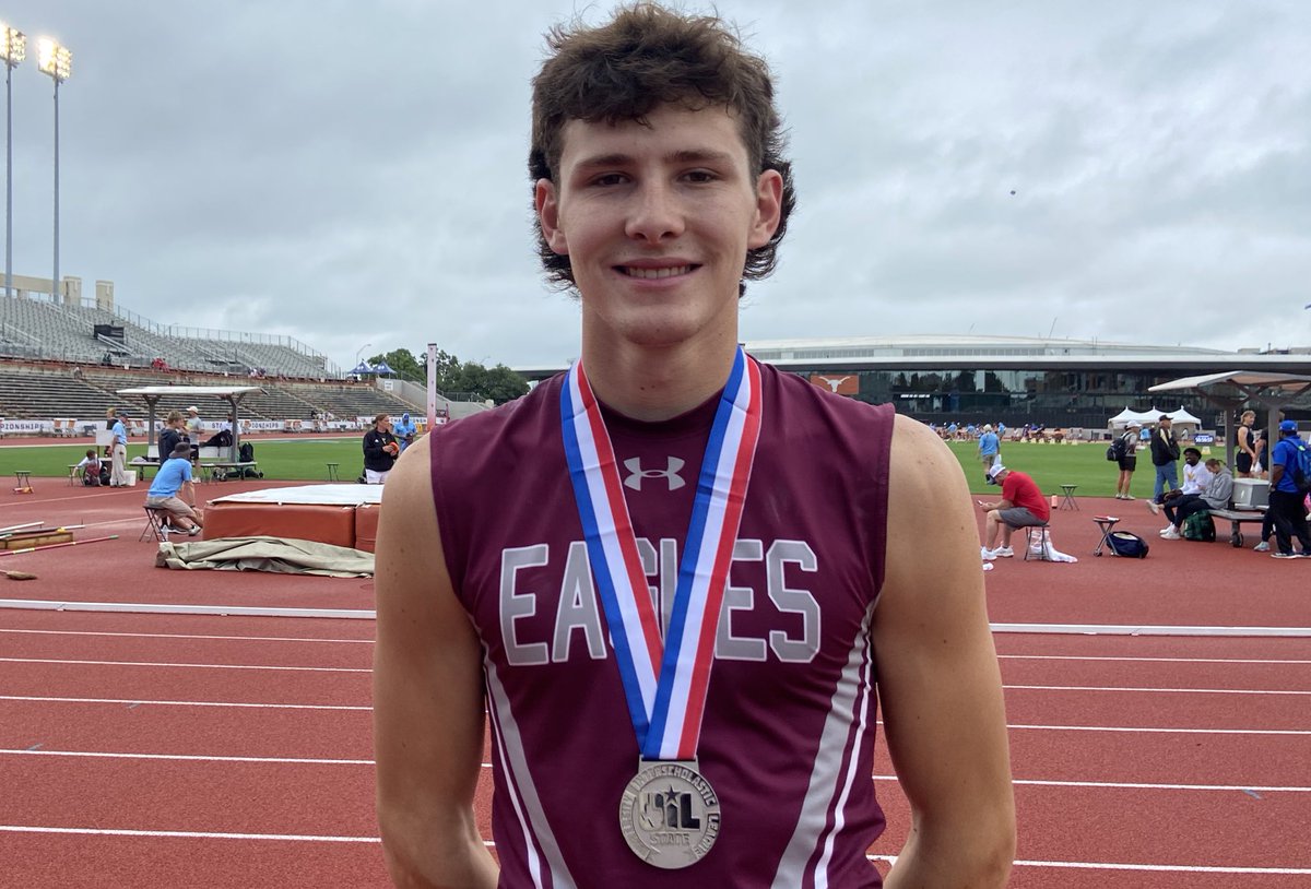 Roosevelt’s Dakota Zuber won silver in the 3A boys pole vault. #UILState