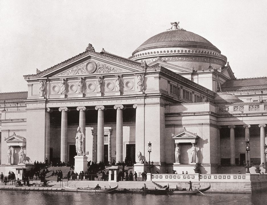 🚣 Gliding on a gondola to the Palace of Fine Arts (now yours truly) at the 1893 World's Columbian Exposition. #ThrowbackThursday