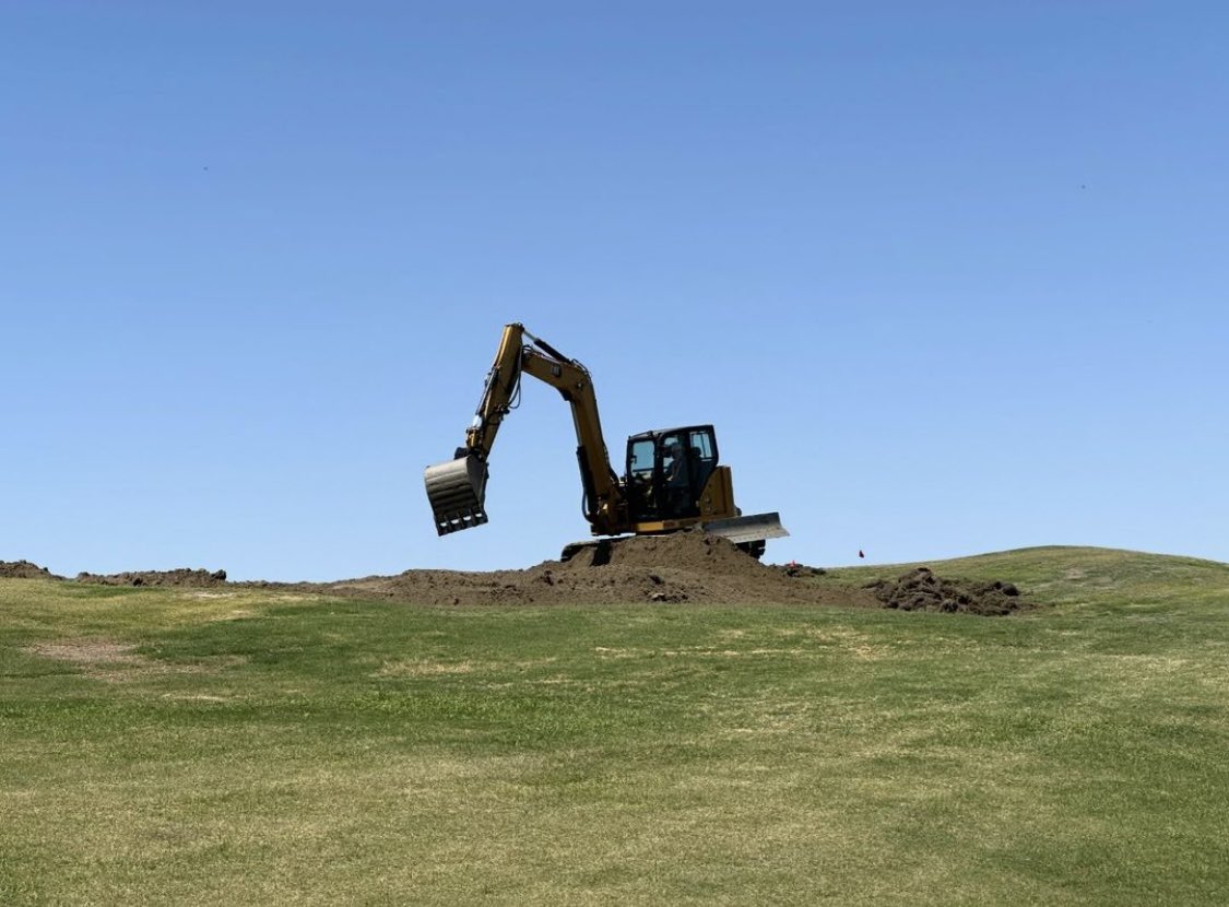 Hard at work restoring the PGA WEST Pete Dye Stadium Course to its former glory. (📸 pga_west IG) #PGAWest #LaBarGolf #golf #golfcourse #coursedesign #PeteDye