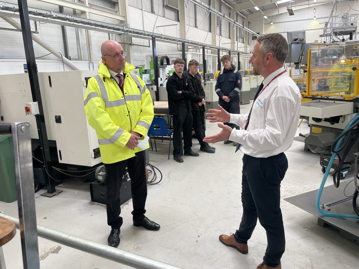 We were delighted to join a virtual visit to Cumbria by @educationgovuk this week, organised by @cumbriachamber.

Principal Chris Nattress joined live from our Engineering Skills Academy to share how we collaborate to meet skills needs.

#SkillsForLife #ItAllStartsWithSkills