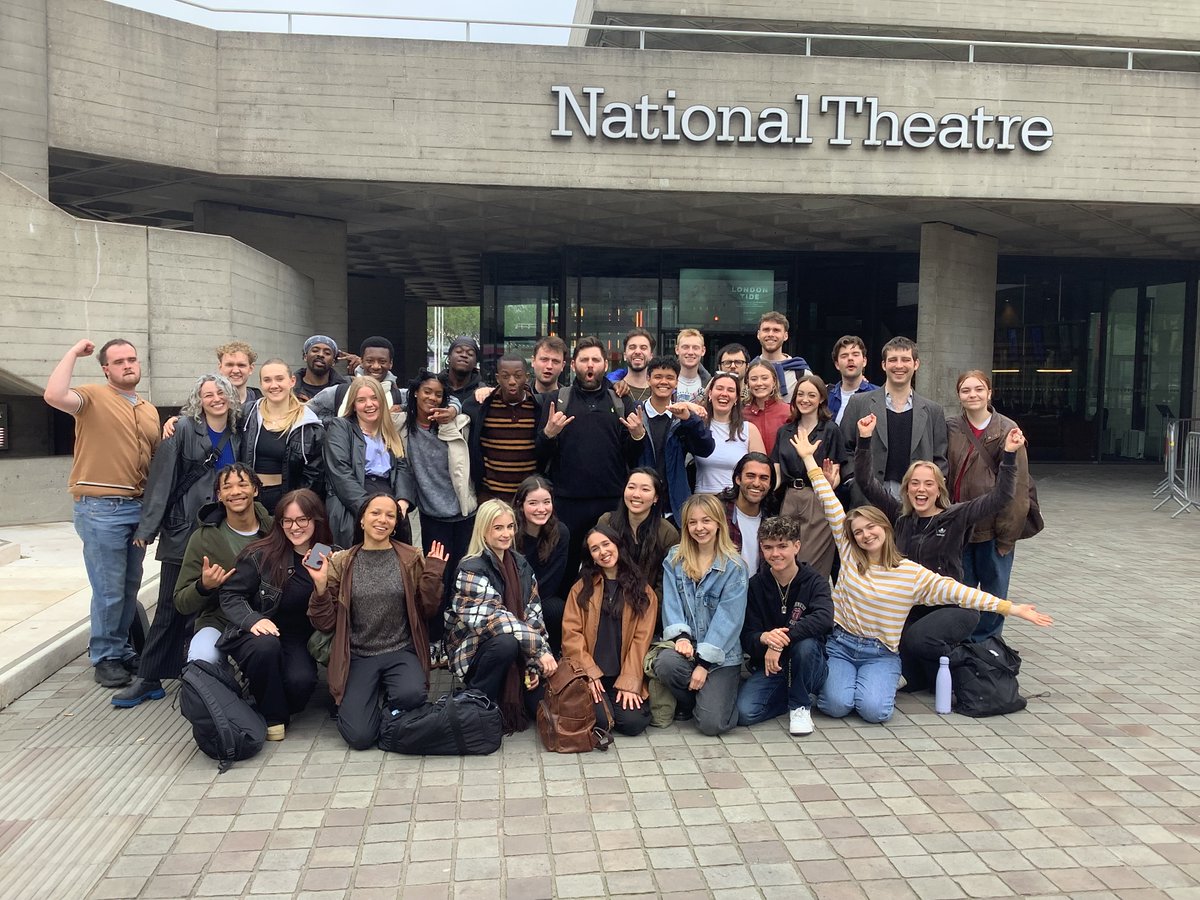 Today, our BA Acting second years paid a visit to the @NationalTheatre, during which they all had the opportunity to deliver a sonnet on the spectacular Olivier stage 🤩