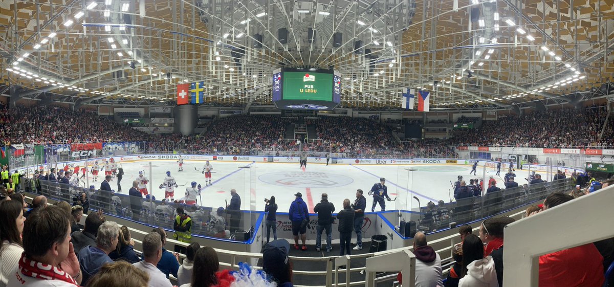 A lovely evening for some hockey. Not a bad view either! 🇨🇿

#FlyTogether G Dostál starts for @czehockey in his hometown. His teammate Gudas features on D.

#NJDevils pair Palát and Nosek team up with Kubalík of #Blackhawks to form an all #NHL line.

#CeskyHokej #narodnitym