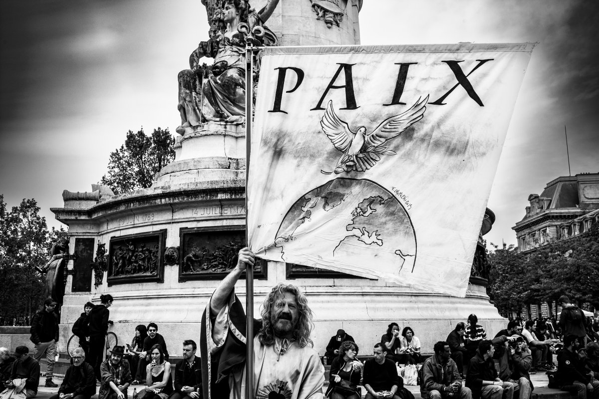 Celebrations turned intense as French riot police clashed with protesters during the May Day demonstration in Paris, France on May 1, 2024. 🇫🇷✊ #MayDayParis #ProtestLife #PhotoJournalism #ParisianVibes