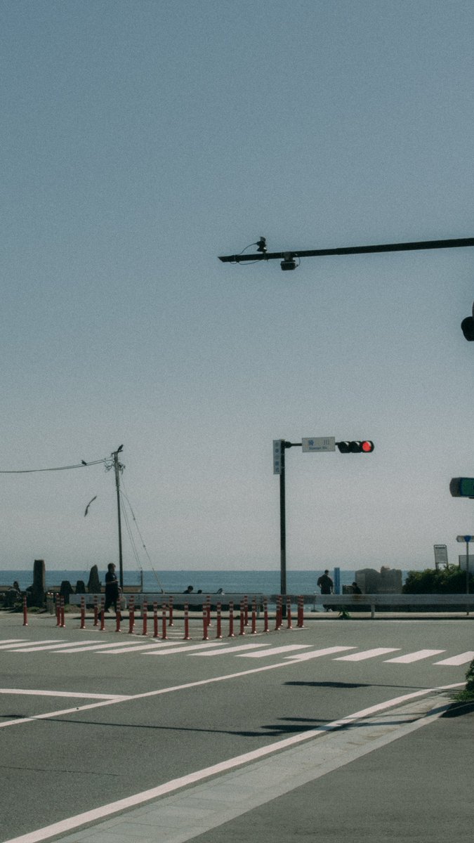 空の青さに目を奪われて Shot on LUMIX G100D Voigtlander NOKTON 25mm F0.95 Type II #写真 #キリトリセカイ #photograghy #毎スナ