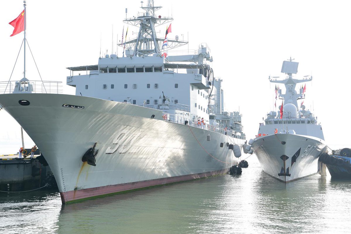 PLA Navy ships coming into Port Klang, Malaysia - May 2, 2024

- Type 052D Luyang III-class destroyer Urumqi (118)
- Type 054A Jiangkai II-class frigate Linyi (547)
- Type 903A Fuchi II-class replenishment ship Dongpinghu (902)

SRC: FB- National Hydrographic Centre