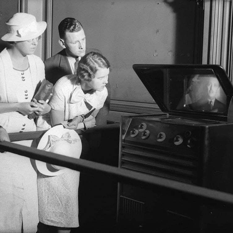 People watching a television set for the first time at Waterloo station, London, 1936.

© Historic Photos

#drthehistories