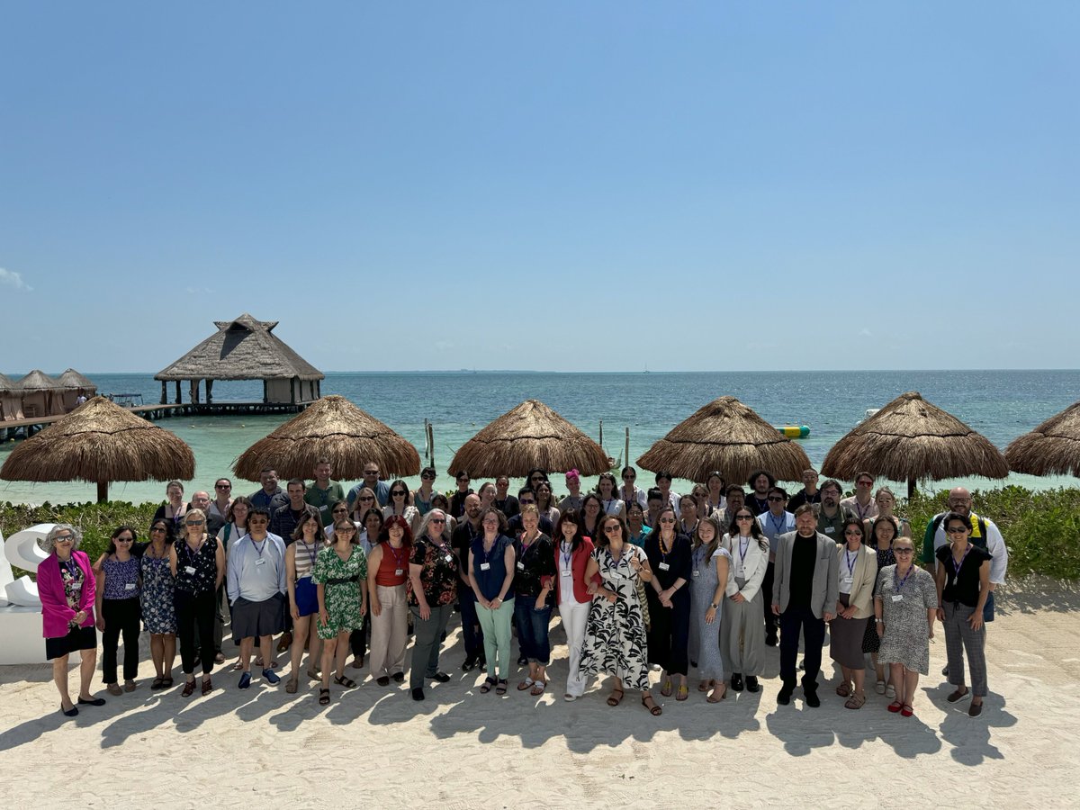 What a group! Our #ReproAging2024 conference is in full swing, with lots more presentations, networking and our Gala dinner to go over the next few days. A perfect blend of sun, sea and science☀️🇲🇽