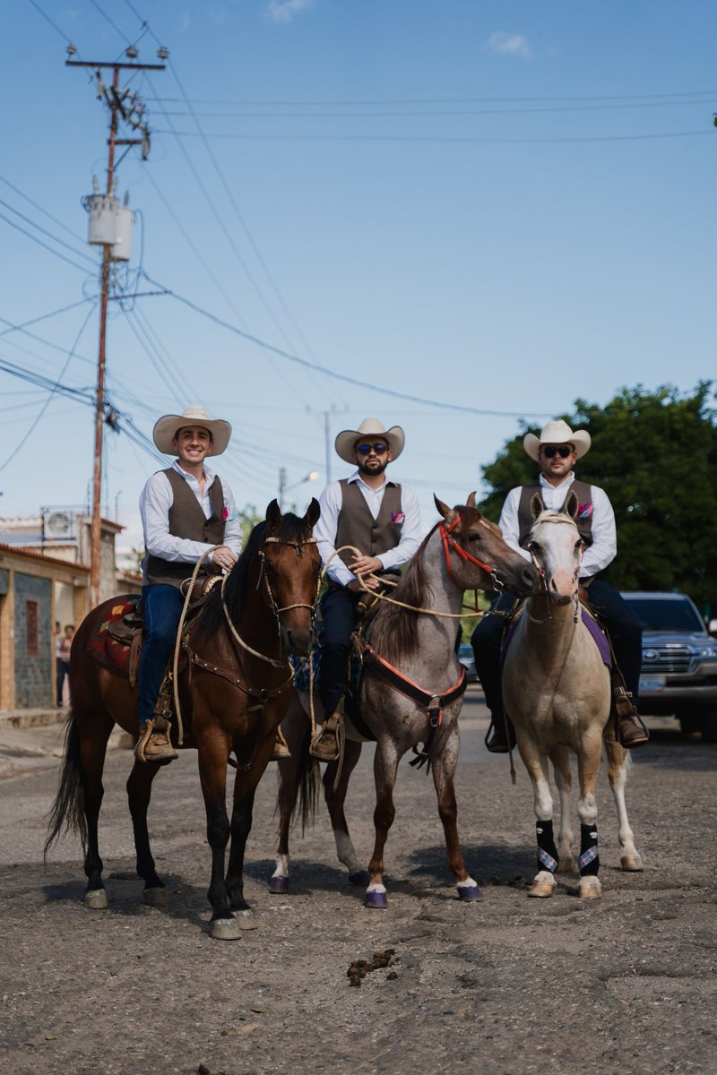 #2Mayo| Hoy jueves de #TBT te presentamos una serie de fotografía de la Cabalgando 2023.
#Carora #Venezuela #Ferias