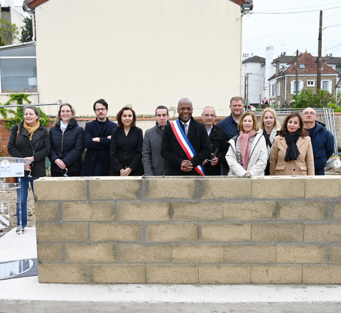 Ce matin, @MartinPierreYv4 était présent pour la pose de la première pierre d'un centre de loisirs et de l'extension d'une école maternelle à Gagny 🏫🛝

🤝@GrandParisMGP finance la solarisation photovoltaïque de ce projet à hauteur de 27 067 € dans le cadre du Fonds Energies.…