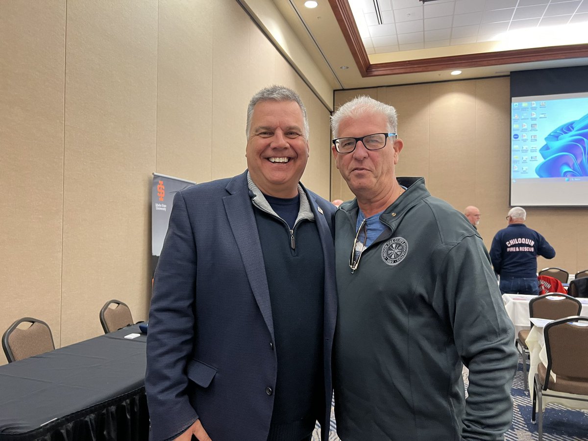 Great way to start the day @OregonFireChief conference with my friend @usfire Academy Superintendent Eriks Gabliks catching up US fire service & my presentation on emerging occupational health issues-enhanced early detection @DrLoriUSFA @fema @fireengineering @PIOMarkBrady