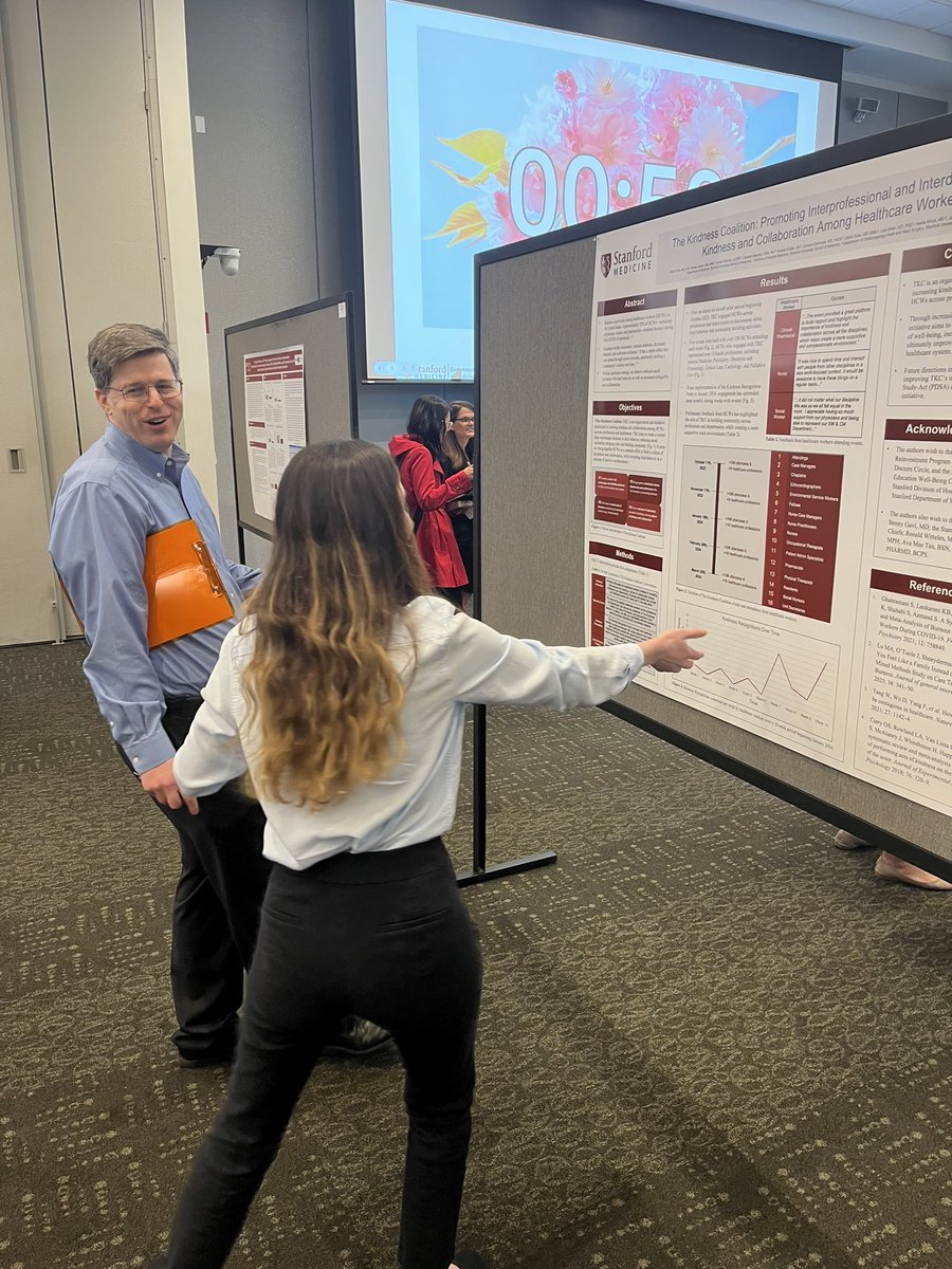 Scene from last night’s @StanfordMedRes Annual Resident Research symposium, courtesy of @PJuthani. Look at the passion of #AmityEliaz showing her great work with @TKCshc Kindness Coalition! 👀 Great work! 👏👏👏 @StanfordDeptMed @PoonamHosamani