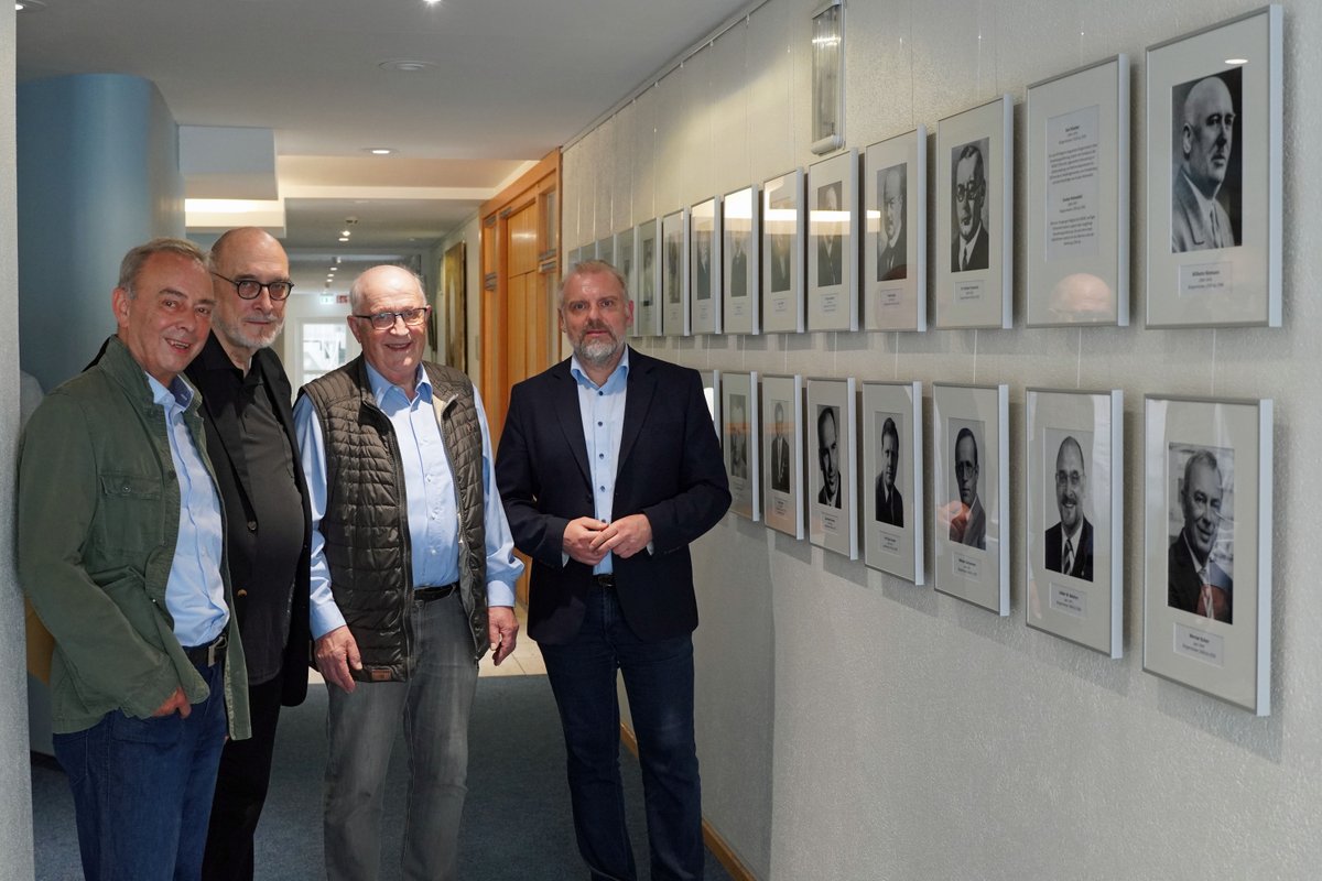 Bürgermeistergalerie im Rathaus im Beisein von vier Bürgermeistern eröffnet dlvr.it/T6KZbp