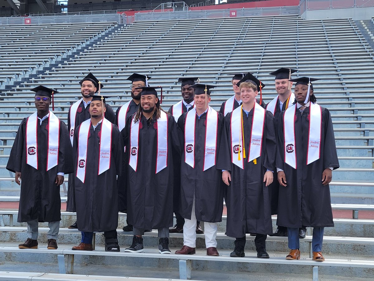 These @gamecockfb student-athletes understood the assignment. Congratulations to all @UofSC graduates. Well done!