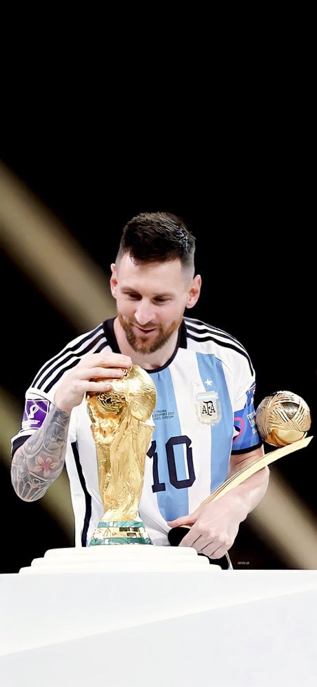 “Would you have retired if you had lost the World Cup to France?” Messi: “Absolutely!” 🥶 HAPPENING NOW