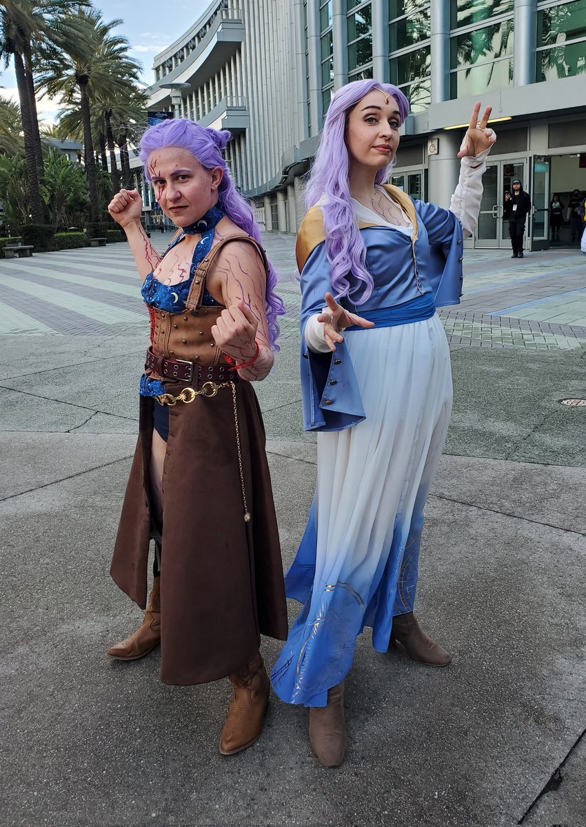 HEY it's Thursday! Ready for more moon adventures!
.
Got this lovely double Imogen photo with @sarrasponda back in March!
.
What If Barbarian Imogen art by @erenangiolini 
.
Imogen Temult is played by @laurabaileyvo of @critical_role 

#criticalrole #criticalrolecosplay