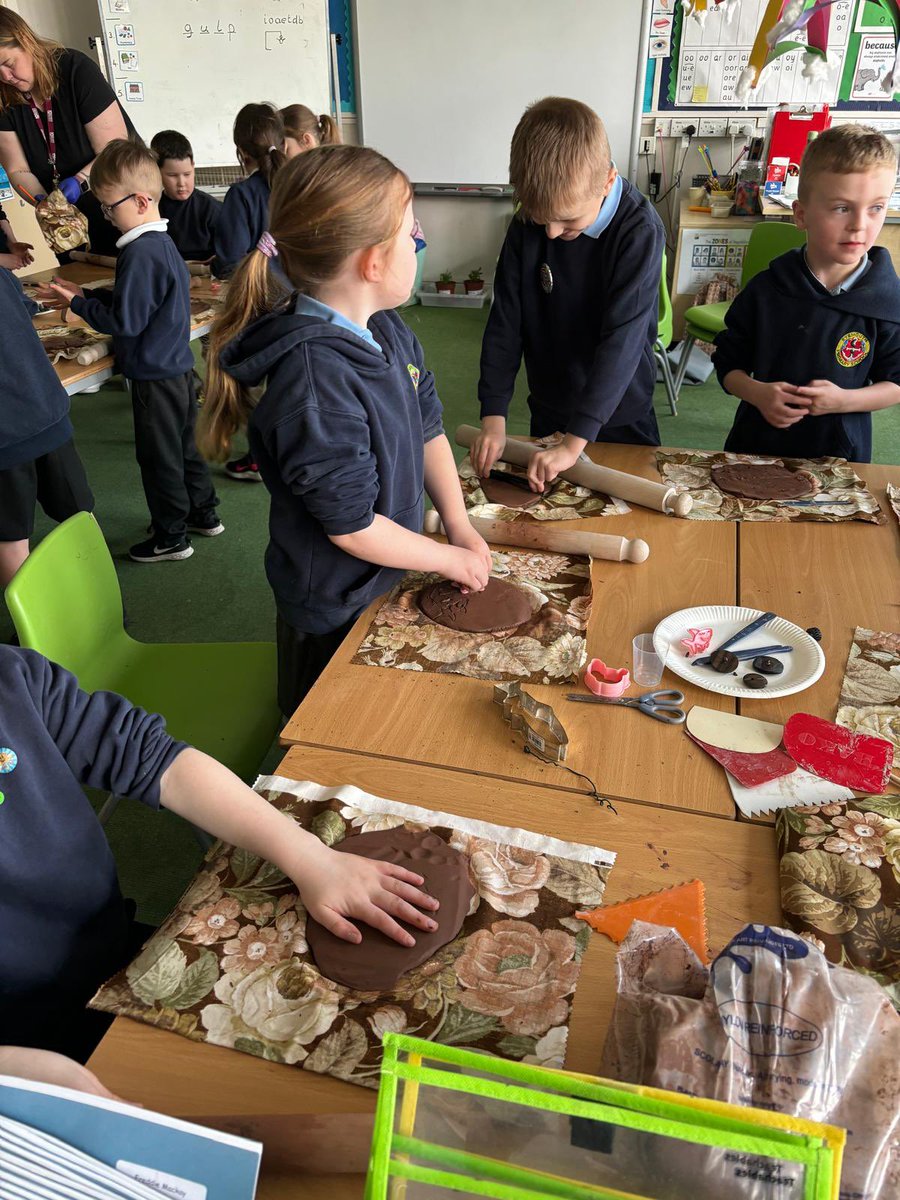 P2A were lucky to have a visit from Katie from Borders Pottery at St. Abbs. She came to help us make seaside scenes using clay. Everyone loved it. There was some fantastic writing afterwards about the experience. Thank you Katie. #EyemouthEnriches