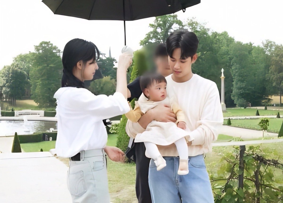 jiwon as your mom, soohyun as your dad THAT MEANS WALLET IS FULL, FACE CARD SECURED, BORN WITH TALENT, AND THE BEST PARENTS OHHH PLEASE HOW TO BE THAT NEPO BABY