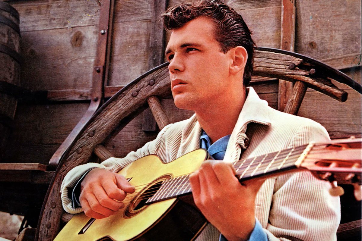 Rest In Peace Duane Eddy (Apr 26, 1938-Apr 30, 2024)
Thank you for all the amazing guitar instrumentals
& inspiration. You will definitely be missed here.
Rebel Rouser youtube.com/watch?v=uGPG_Y…
Peter Gunn youtube.com/watch?v=296wS9…
nytimes.com/2024/05/01/art…
#guitar #guitarist #gretsch