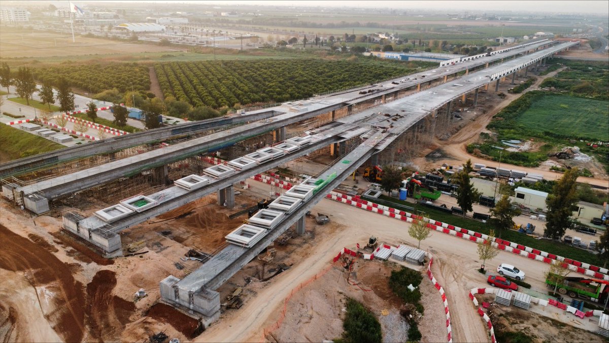 UC10SA's tweet photo. Nuestra obra del Viaducto del Pago de Enmedio (La Rinconada), ejecutada por la UTE @UC10SA  y OHLA para la Consejería de Fomento, Articulación del Territorio y Vivienda de la Junta de Antalucía en fase final y nos regala estas imágenes. @CEACOP, @CICCPDemAndaluc, @FomentoAND https://t.co/1D6PnPzE7G