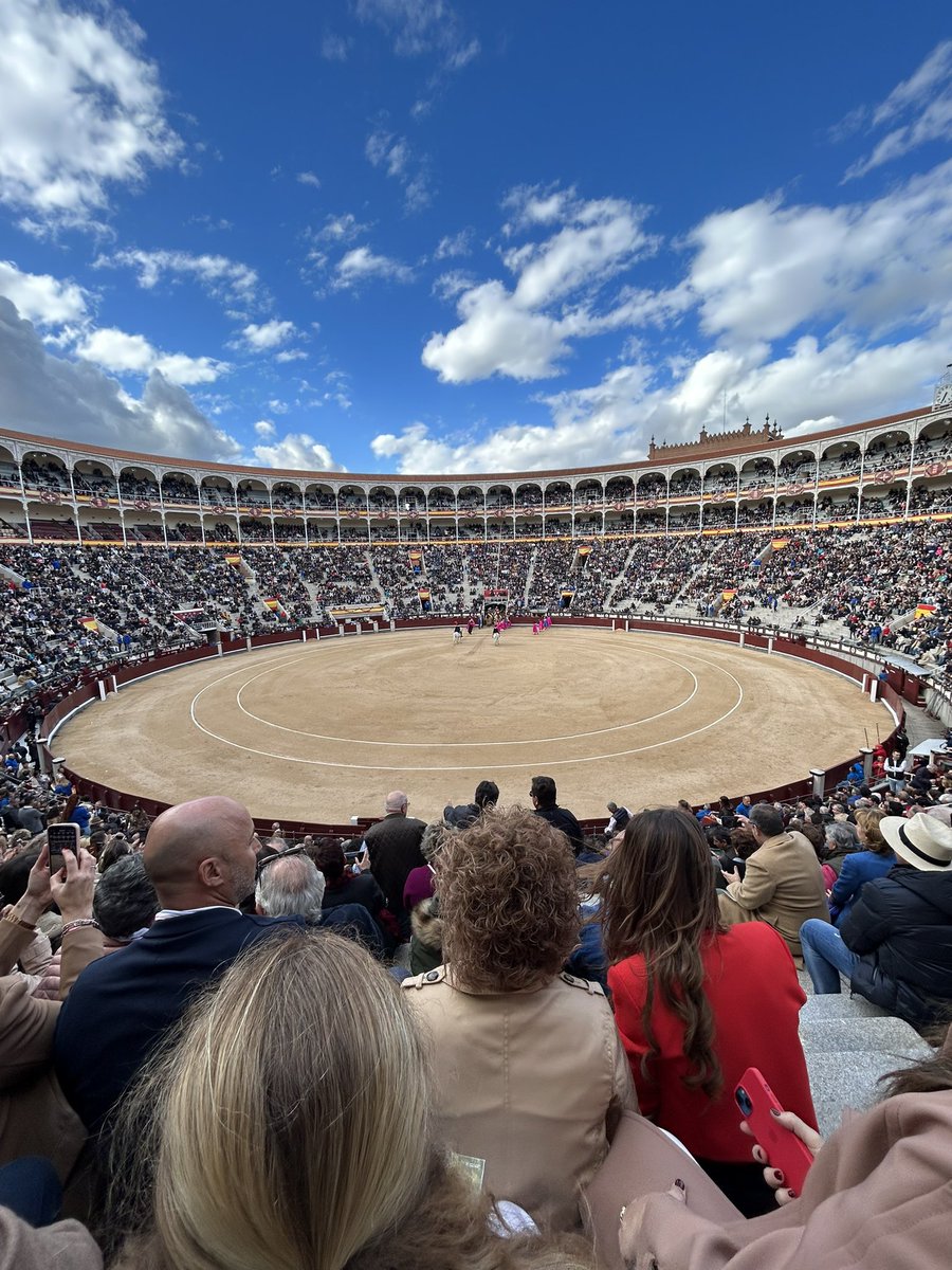 Entradon en Las Ventas de nuevo, en la goyesca. No hay afición dicen!!!!