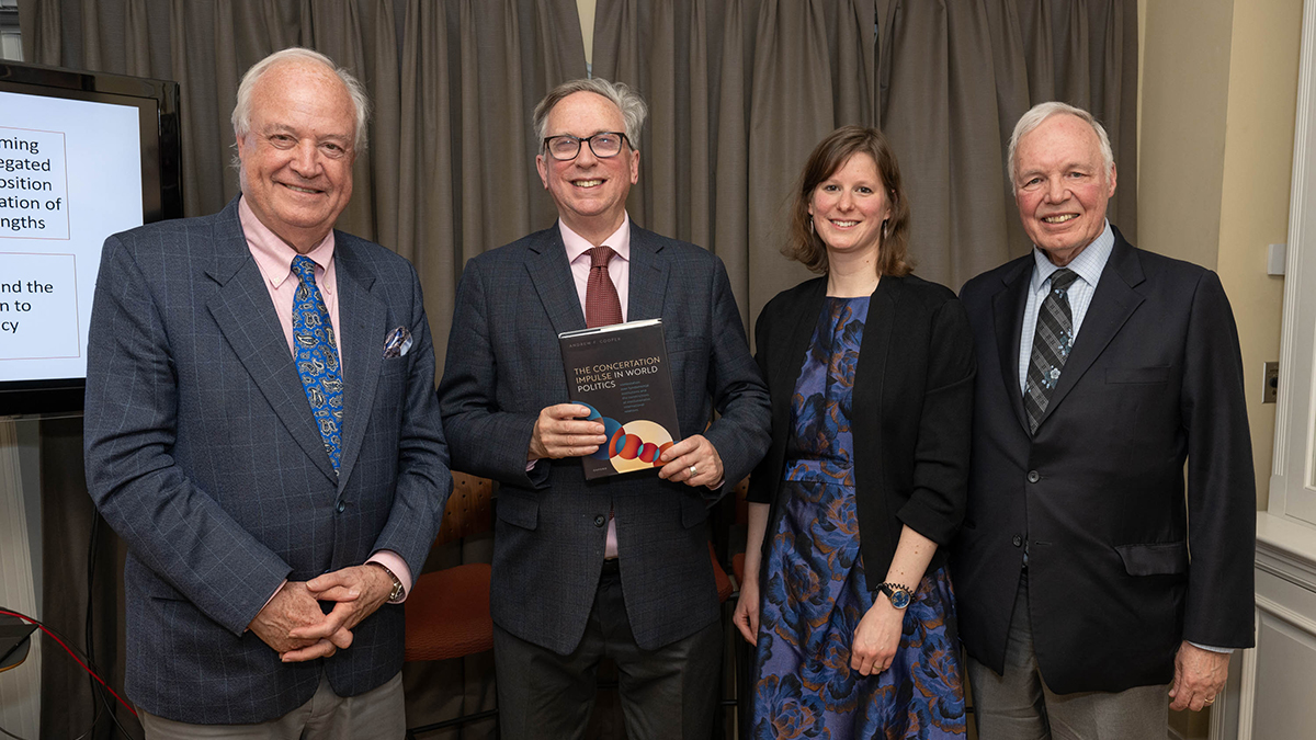 Last week, we hosted the US book launch of 'The Concertation Impulse in World Politics,' featuring the book’s author, @AndrewfCoop. He was joined by @BUPardeeSchool's @Sannecjv & Grant Rhode as discussants and @jorgeheinel as moderator. Watch the video: bu.edu/pardee/2024/04…