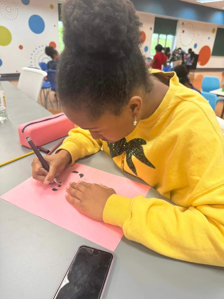 Boys & Girls Clubs of Greater St. Louis (#BGCSTL) Adams Park Club (APC) spreads positivity by making thank-you cards for one of our loyal partners, @PandaExpress Panda Cares.  Panda Cares is the creation of BGC APC's Panda Cares Center of H❤️PE. 

#PandaCares #PandaExpressPartner