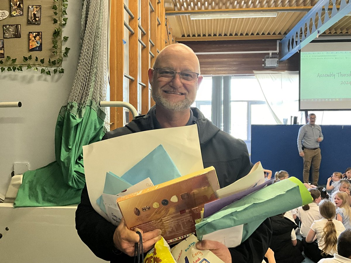 Today we said a sad farewell to our fabulous Janitor, “Janny”Jon. We will really miss you. Thank you for everything you did for us at Moorpark. 👏🏻👏🏻👏🏻🦌🥰