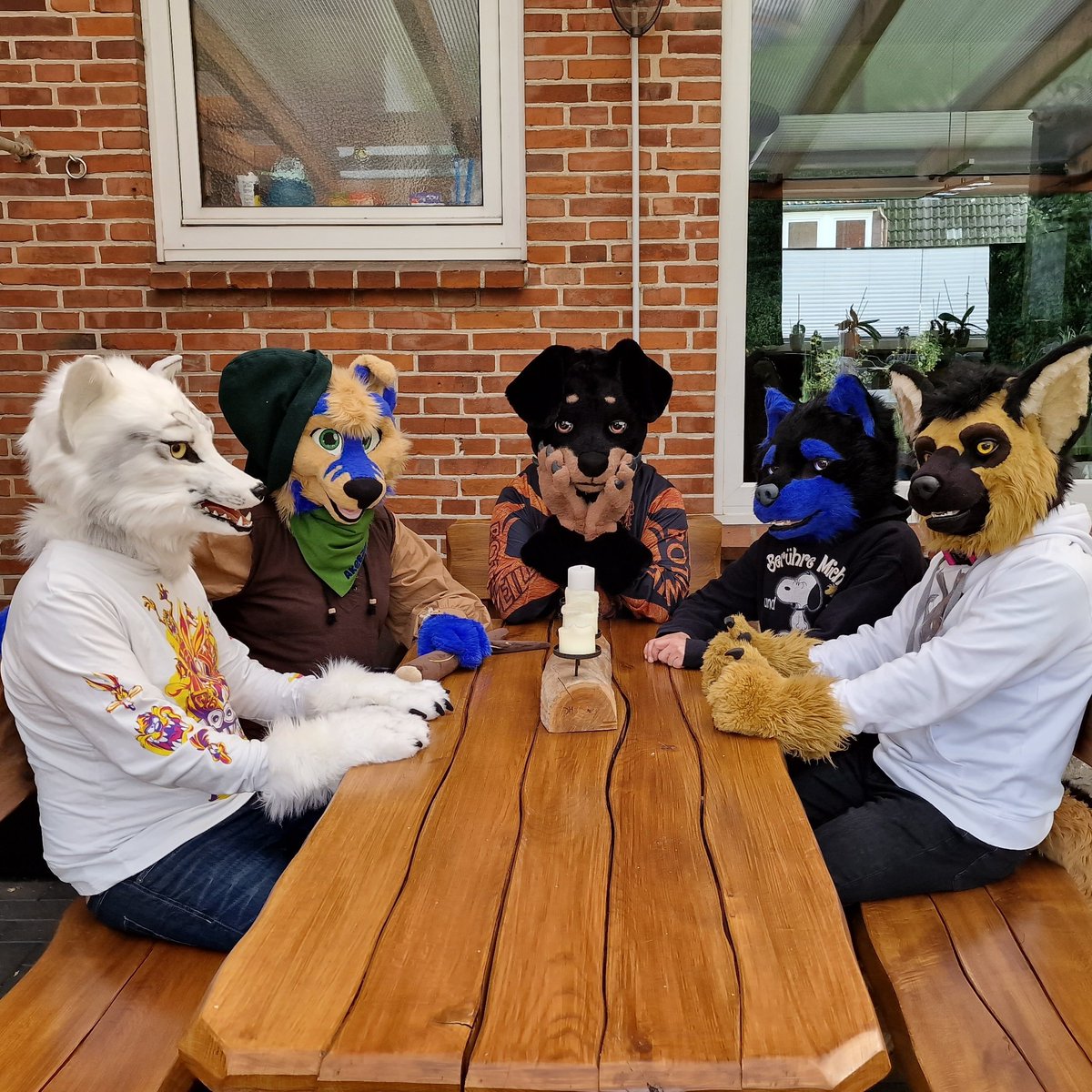Akeban Bluepaw (@akebanbluepaw) on Twitter photo Bereit, mit uns zu essen? Aber was gibt es? 💙
📸: <a href="/RubberDogBronco/">🐾Rubber Dog Bronco 🐾 🔜 EF 29</a>
#Furry #Furries #Fur #Furrie #Fursuit #Fursuiter #Fursona #Youtube #Akeban #FursuitFriday #FursuitEveryday #FurryFandom Bereit, mit uns zu essen? Aber was gibt es? 💙
📸: <a href="/RubberDogBronco/">🐾Rubber Dog Bronco 🐾 🔜 EF 29</a>
#Furry #Furries #Fur #Furrie #Fursuit #Fursuiter #Fursona #Youtube #Akeban #FursuitFriday #FursuitEveryday #FurryFandom