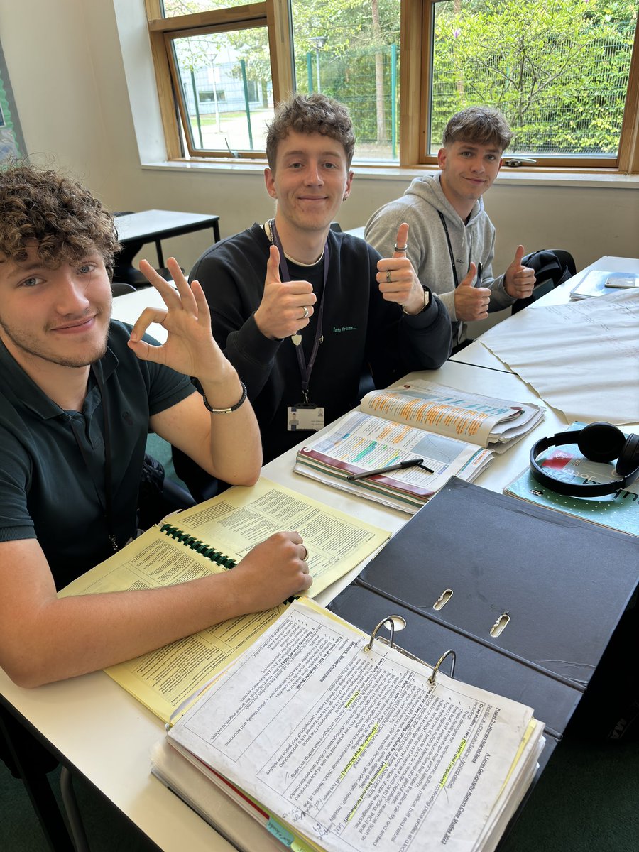 Yr 13 🌍 collaborating to write 16 markers 👏 #suceedingtogether