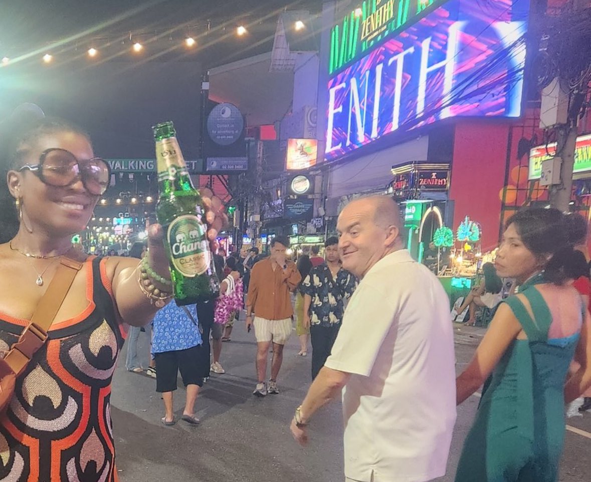 CeeHawk's tweet image. YO 😂😂😂