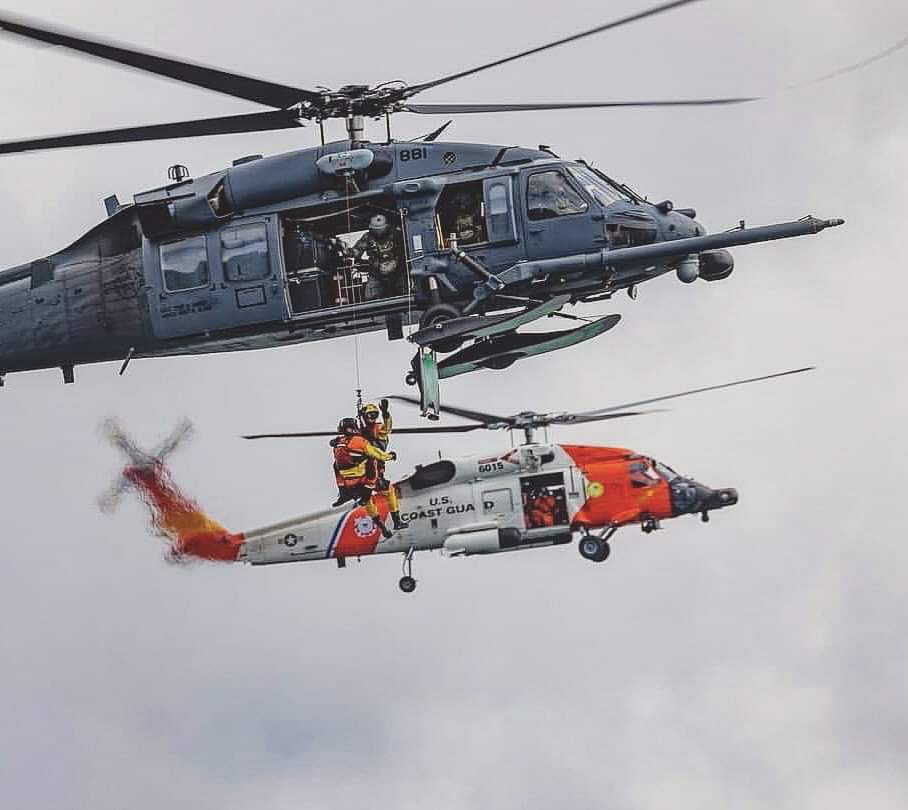 💥 🚁 Great Shot From The Air Guard And Coast Guard! Hoist Work ~ 🚁 #Military 🇺🇸 #ThursdayMotivation