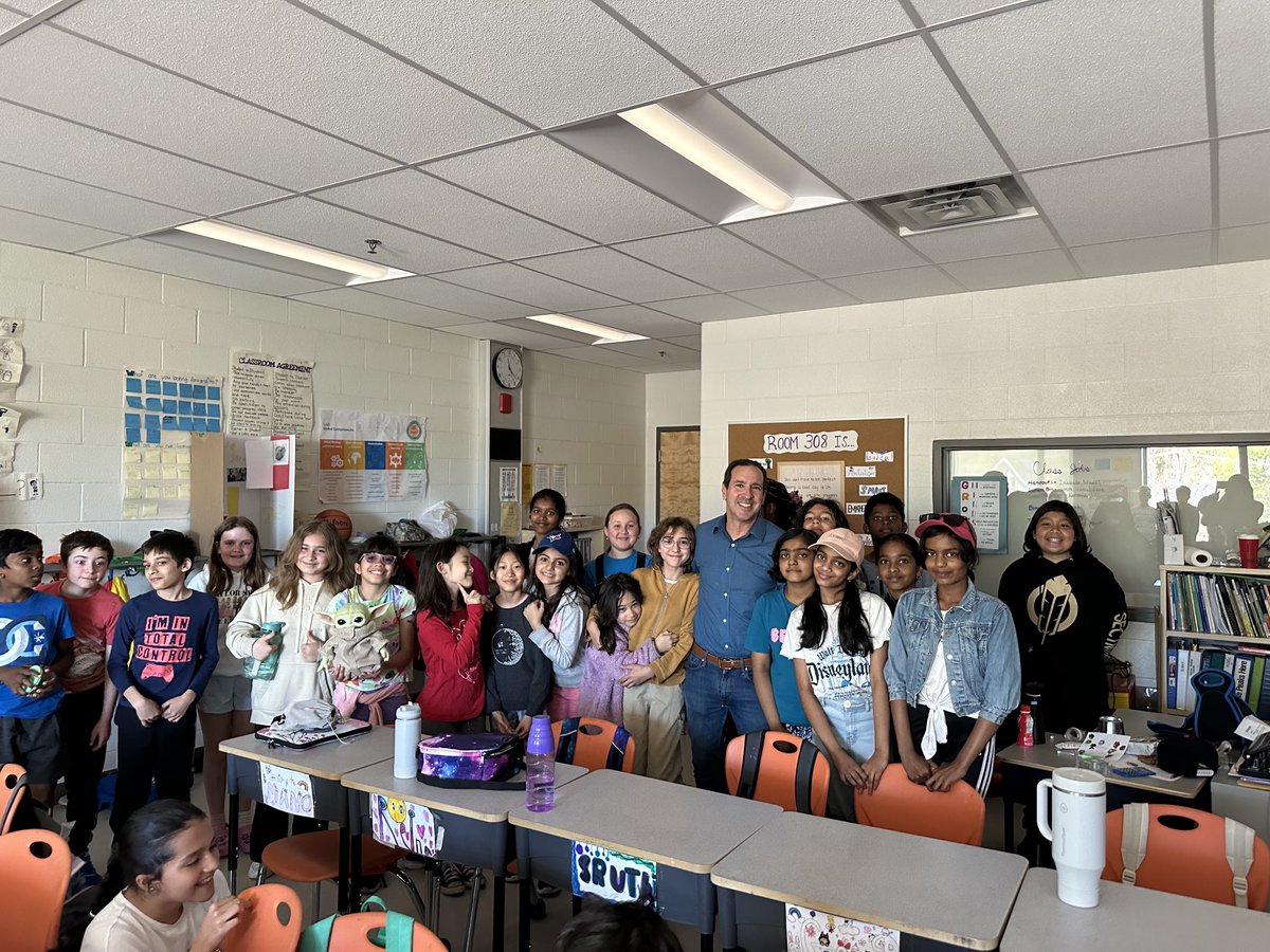 I always enjoy visiting schools to teach 5th grade students about government and discuss their priorities. But it’s especially fun when it’s your daughter’s class and you’re an embarrassing dad :)